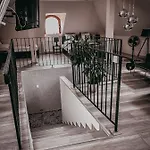 Отель Vegvari 3*