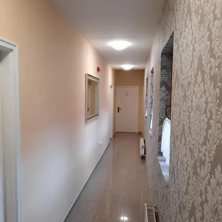 Otel Vegvari Eğri