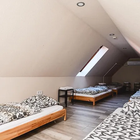 Otel Vegvari Eğri