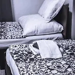فندق Vegvari 3*