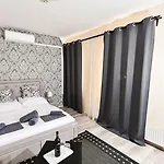 Vegvari 3*