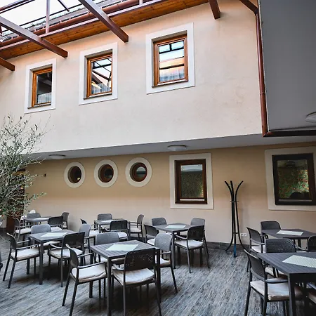 Hotel Vegvari 3*